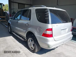 2002 Mercedes-Benz M-Class with VIN 4JGAB54E32A360356, listed as a IAAI auction lot 40540769 with 235,810 mi miles. Bid and sale history available at carsss.com. Image 3.