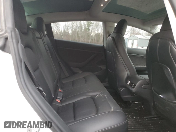 2020 Tesla Model 3 Standard Range Plus z VIN 5YJ3E1EAXLF733894, wystawiony jako Copart lot #49152645 z przebiegiem Nie podano mil oraz Czysty tytuł • Clean title. Historia ofert i sprzedaży dostępna na DreamBid. Obrazek 10.