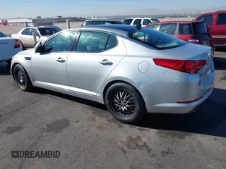 2013 Kia Optima EX z VIN 5XXGN4A79DG107071, wystawiony jako IAAI lot #41437618 z przebiegiem 83 228 mil mil oraz . Historia ofert i sprzedaży dostępna na DreamBid. Obrazek 3.