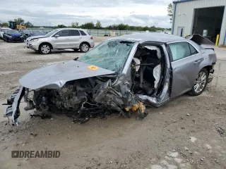 2014 Chrysler 300 z VIN 2C3CCARG1EH341828, wystawiony jako Copart lot #69789024 z przebiegiem Nie podano mil oraz Nie do naprawy • Non repairable. Historia ofert i sprzedaży dostępna na DreamBid. Obrazek 1.