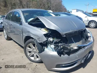 2013 Chrysler 200 Touring z VIN 1C3CCBBB2DN575535, wystawiony jako IAAI lot #42036473 z przebiegiem 112 069 mil mil oraz . Historia ofert i sprzedaży dostępna na DreamBid. Obrazek 1.