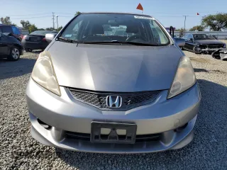 2009 Honda Fit Sport z VIN JHMGE88639S006463, wystawiony jako Copart lot #58559205 z przebiegiem 212 609 mil mil oraz Czysty tytuł • Clean title. Historia ofert i sprzedaży dostępna na DreamBid. Obrazek 5.