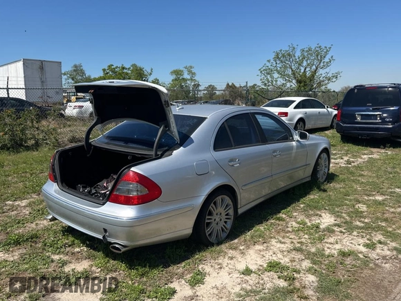 2007 Mercedes-Benz E 350 z VIN WDBUF56XX7B076632, wystawiony jako Copart lot #49129475 z przebiegiem 130 410 mil mil oraz Szkoda całkowita • Salvage title. Historia ofert i sprzedaży dostępna na DreamBid. Obrazek 4.