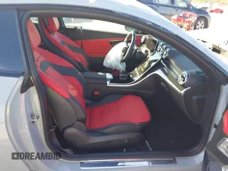 2024 Mercedes-Benz CLE 53 AMG z VIN W1KMJ6CB2RF039008, wystawiony jako IAAI lot #40972984 z przebiegiem 256 mil mil oraz . Historia ofert i sprzedaży dostępna na DreamBid. Obrazek 5.