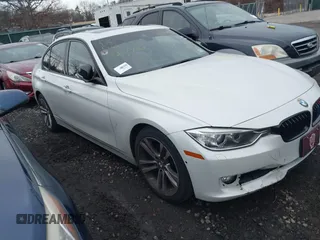 2013 BMW 3 Series 328i xDrive z VIN WBA3B5C50DF598490, wystawiony jako IAAI lot #41159038 z przebiegiem Nie podano mil oraz . Historia ofert i sprzedaży dostępna na DreamBid. Obrazek 1.
