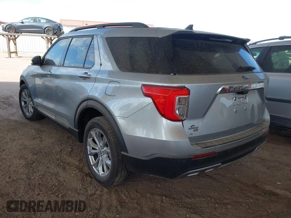 2024 Ford Explorer XLT with VIN 1FMSK7DH8RGA81728, listed as a IAAI auction lot 41671142 with 1,220 mi miles. Bid and sale history available at carsss.com. Image 3.