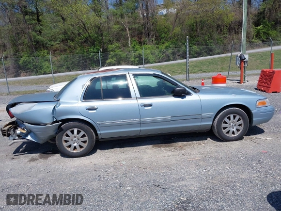 2007 Ford Crown Victoria LX z VIN 2FAFP74V37X122518, wystawiony jako IAAI lot #42071004 z przebiegiem 228 547 mil mil oraz . Historia ofert i sprzedaży dostępna na DreamBid. Obrazek 13.