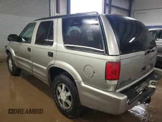 2001 Oldsmobile Bravada z VIN 1GHDT13W212196750, wystawiony jako Copart lot #44019065 z przebiegiem 126 878 mil mil oraz Szkody całkowita. Historia ofert i sprzedaży dostępna na DreamBid. Obrazek 2.
