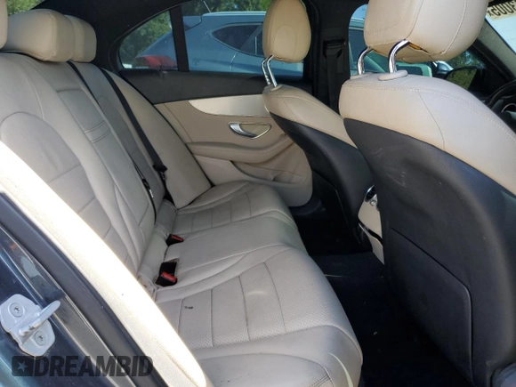 2015 Mercedes-Benz C 300 z VIN 55SWF4JB4FU093081, wystawiony jako Copart lot #57283005 z przebiegiem 110 167 mil mil oraz Czysty tytuł • Clean title. Historia ofert i sprzedaży dostępna na DreamBid. Obrazek 10.