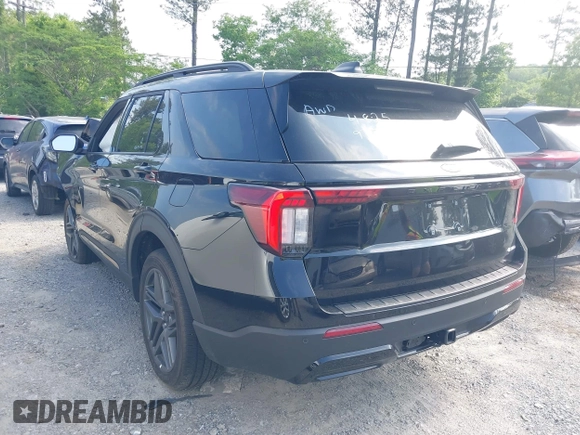 2025 Ford Explorer ST-Line z VIN 1FMUK8KH4SGB39339, wystawiony jako IAAI lot #42122821 z przebiegiem Nie podano mil oraz . Historia ofert i sprzedaży dostępna na DreamBid. Obrazek 3.