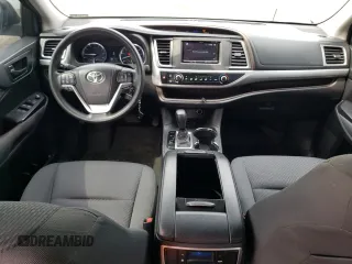 2015 Toyota Highlander LE z VIN 5TDBKRFH2FS121445, wystawiony jako Copart lot #57649785 z przebiegiem 220 455 mil mil oraz Czysty tytuł • Clean title. Historia ofert i sprzedaży dostępna na DreamBid. Obrazek 8.