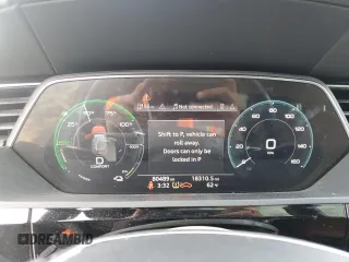 2019 Audi e-tron Premium Plus z VIN WA1LABGE1KB021741, wystawiony jako Copart lot #54774875 z przebiegiem 80 489 mil mil oraz Szkoda całkowita • Salvage title. Historia ofert i sprzedaży dostępna na DreamBid. Obrazek 9.