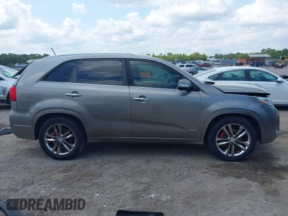 2014 Kia Sorento SX z VIN 5XYKWDA75EG461948, wystawiony jako IAAI lot #42180084 z przebiegiem 123 917 mil mil oraz . Historia ofert i sprzedaży dostępna na DreamBid. Obrazek 14.