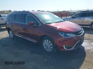 2018 Chrysler Pacifica Touring L Plus z VIN 2C4RC1EG1JR276513, wystawiony jako IAAI lot #41973747 z przebiegiem 89 888 mil mil oraz . Historia ofert i sprzedaży dostępna na DreamBid. Obrazek 1.