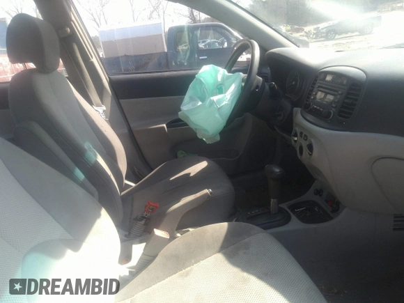 2006 Hyundai Accent GLS z VIN KMHCN46C66U027692, wystawiony jako IAAI lot #41796140 z przebiegiem 233 488 mil mil oraz . Historia ofert i sprzedaży dostępna na DreamBid. Obrazek 5.