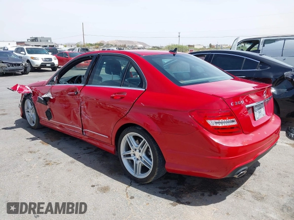 2013 Mercedes-Benz C 300 Sport с VIN WDDGF8AB8DR284402, выставлен на аукционе IAAI как лот 42291028 с пробегом Не указан миль и . История ставок и продаж доступна на DreamBid. Изображение 3.