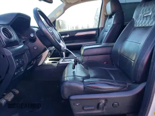 2019 Toyota Tundra SR5 z VIN 5TFAY5F16KX790487, wystawiony jako Copart lot #82783094 z przebiegiem 104 229 mil mil oraz Nie do naprawy • Non repairable. Historia ofert i sprzedaży dostępna na DreamBid. Obrazek 7.