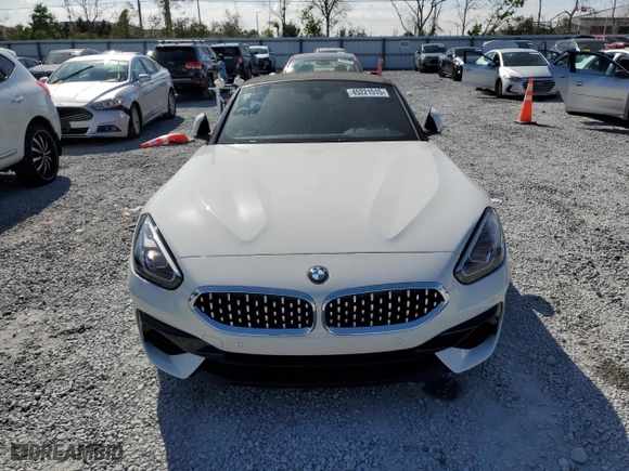 2019 BMW Z4 sDrive30i with VIN WBAHF3C58KWW33806, listed as a Copart auction lot 45221515 with 19,130 mi miles and Salvage Title. Bid and sale history available at carsss.com. Image 5.