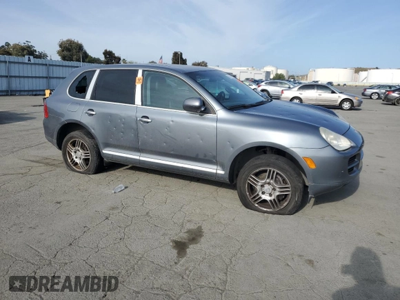 2005 Porsche Cayenne z VIN WP1AA29P65LA23655, wystawiony jako Copart lot #55174175 z przebiegiem 153 837 mil mil oraz Szkoda całkowita • Salvage title. Historia ofert i sprzedaży dostępna na DreamBid. Obrazek 4.