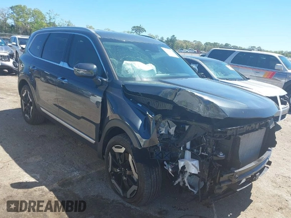 2024 Kia Telluride S with VIN 5XYP64GC4RG413972, listed as a IAAI auction lot 41815853 with 10,500 mi miles and . Bid and sale history available at carsss.com. Image 1.