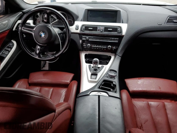 2015 BMW M6 z VIN WBS6C9C55FD467907, wystawiony jako Copart lot #72682374 z przebiegiem 25 841 mil mil oraz Szkoda całkowita • Salvage title. Historia ofert i sprzedaży dostępna na DreamBid. Obrazek 8.