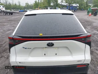 2024 Toyota bZ4X XLE z VIN JTMABACA6RA083823, wystawiony jako IAAI lot #42226912 z przebiegiem 7057 mil mil oraz . Historia ofert i sprzedaży dostępna na DreamBid. Obrazek 16.