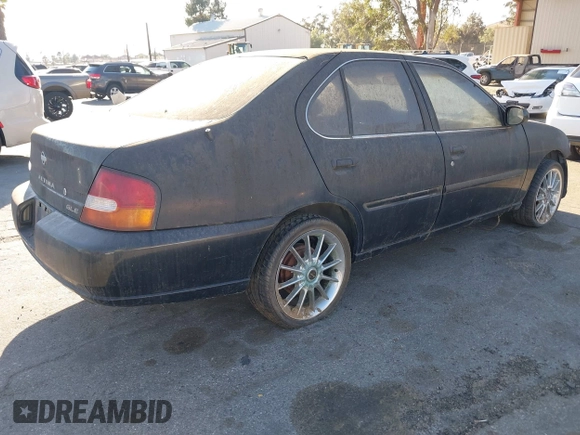 1998 Nissan Altima XE with VIN 1N4DL01D0WC237630, listed as a IAAI auction lot 41297277 with 101,965 mi miles. Bid and sale history available at carsss.com. Image 4.