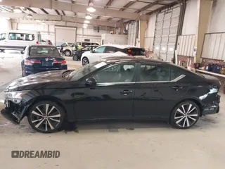2019 Nissan Altima 2.5 SR with VIN 1N4BL4CV4KC164888, listed as a IAAI auction lot 41712623 with 92,949 mi miles. Bid and sale history available at carsss.com. Image 14.