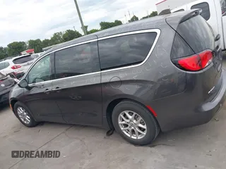 2022 Chrysler Voyager LX z VIN 2C4RC1CG0NR229871, wystawiony jako IAAI lot #42475301 z przebiegiem 32 411 mil mil oraz . Historia ofert i sprzedaży dostępna na DreamBid. Obrazek 14.