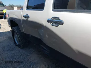 2005 Chevrolet Colorado 1SE LS Z71 with VIN 1GCDS136758122834, listed as a IAAI auction lot 41779432 with 252,028 mi miles. Bid and sale history available at carsss.com. Image 6.