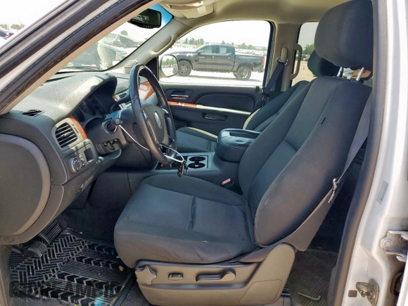 2011 Chevrolet Tahoe LS with VIN 1GNSCAE04BR158586, listed as a Copart auction lot 60076755 with 278,917 mi miles and Clean title. Bid and sale history available at DreamBid. Image 7.