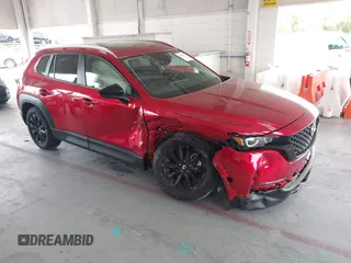 2023 Mazda CX-50 S Preferred Plus z VIN 7MMVABCM9PN131180, wystawiony jako IAAI lot #42447797 z przebiegiem 42 834 mil mil oraz . Historia ofert i sprzedaży dostępna na DreamBid. Obrazek 1.