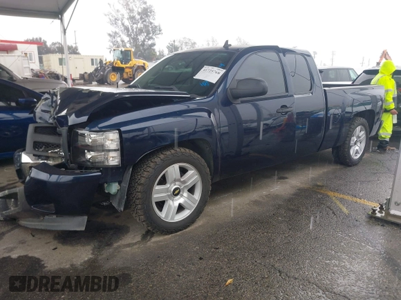 2007 Chevrolet Silverado 1500 LT w/1LT with VIN 2GCEC19J771665197, listed as a IAAI auction lot 41725768 with 122,855 mi miles. Bid and sale history available at carsss.com. Image 2.