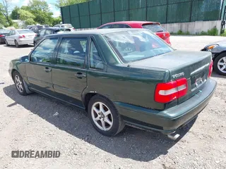 1998 Volvo S70 z VIN YV1LS5644W2447467, wystawiony jako IAAI lot #42319324 z przebiegiem 111 907 mil mil oraz . Historia ofert i sprzedaży dostępna na DreamBid. Obrazek 3.