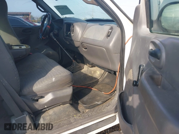 2000 Ford F-150 XL with VIN 1FTZX1729YNC01295, listed as a IAAI auction lot 41298499 with 1 mi miles. Bid and sale history available at carsss.com. Image 5.