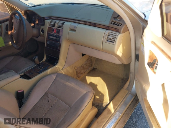 2001 Mercedes-Benz E-Class with VIN WDBJH65J41B225835, listed as a IAAI auction lot 41747129 with 193,071 mi miles. Bid and sale history available at carsss.com. Image 5.