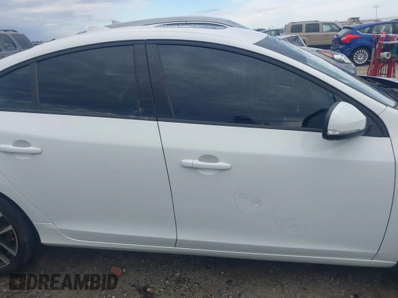 2017 Volvo S60 Dynamic with VIN YV126MFL2H2421907, listed as a IAAI auction lot 41737301 with 87,239 mi miles. Bid and sale history available at carsss.com. Image 14.