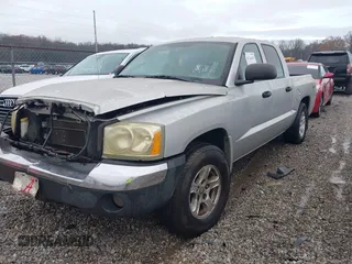 2005 Dodge Dakota SLT with VIN 1D7HW48N55S253745, listed as a IAAI auction lot 41116435 with 183,241 mi miles. Bid and sale history available at carsss.com. Image 2.