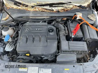 2015 Volkswagen Passat SE z VIN 1VWBV7A38FC025826, wystawiony jako IAAI lot #42108113 z przebiegiem 139 459 mil mil oraz . Historia ofert i sprzedaży dostępna na DreamBid. Obrazek 10.
