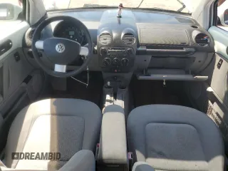 2002 Volkswagen Beetle GLS z VIN 3VWCK21C42M457645, wystawiony jako Copart lot #55900935 z przebiegiem 112 836 mil mil oraz Czysty tytuł • Clean title. Historia ofert i sprzedaży dostępna na DreamBid. Obrazek 8.