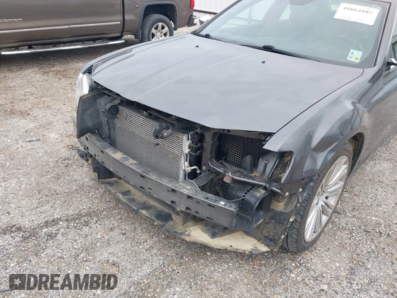 2014 Chrysler 300 with VIN 2C3CCAET3EH280310, listed as a IAAI auction lot 41664105 with 92,316 mi miles. Bid and sale history available at carsss.com. Image 6.