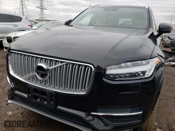 2017 Volvo XC90 Inscription with VIN YV4A22PL1H1176889, listed as a Copart auction lot 37447453 with 33,987 mi miles. Bid and sale history available at carsss.com. Image 5.
