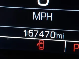 2019 Chevrolet Suburban LT z VIN 1GNSKHKC4KR177374, wystawiony jako IAAI lot #41323234 z przebiegiem 157 470 mil mil oraz . Historia ofert i sprzedaży dostępna na DreamBid. Obrazek 15.