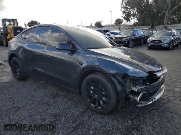 2024 Tesla Model Y Long Range z VIN 7SAYGDEE4RA229466, wystawiony jako Copart lot #45163325 z przebiegiem 13 748 mil mil oraz Szkoda całkowita • Salvage title. Historia ofert i sprzedaży dostępna na DreamBid. Obrazek 4.