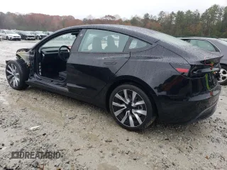 2024 Tesla Model 3 z VIN 5YJ3E1EA5RF748960, wystawiony jako Copart lot #83690834 z przebiegiem 2111 mil mil oraz Szkody całkowita. Historia ofert i sprzedaży dostępna na DreamBid. Obrazek 2.