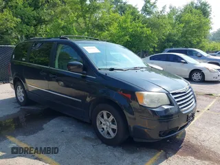 2010 Chrysler Town & Country Touring z VIN 2A4RR5D12AR221730, wystawiony jako IAAI lot #42418996 z przebiegiem 175 730 mil mil oraz . Historia ofert i sprzedaży dostępna na DreamBid. Obrazek 1.