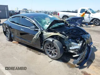 2018 Tesla Model 3 Long Range Battery z VIN 5YJ3E1EA2JF095525, wystawiony jako IAAI lot #42148713 z przebiegiem Nie podano mil oraz . Historia ofert i sprzedaży dostępna na DreamBid. Obrazek 1.