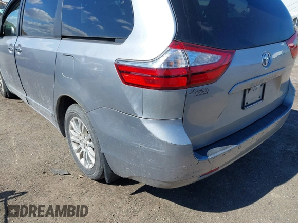 2017 Toyota Sienna XLE Auto Access Seat with VIN 5TDYZ3DC0HS784509, listed as a IAAI auction lot 41725664 with 69,990 mi miles. Bid and sale history available at carsss.com. Image 19.