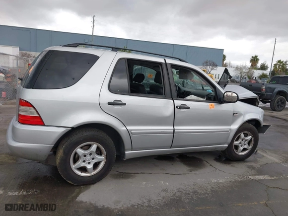 2001 Mercedes-Benz M-Class with VIN 4JGAB54E61A237617, listed as a IAAI auction lot 41788348 with 178,752 mi miles. Bid and sale history available at carsss.com. Image 13.