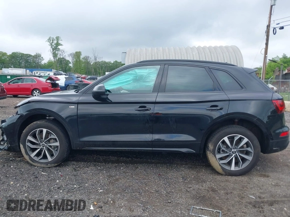 2024 Audi Q5 S line Premium with VIN WA1GAAFY9R2108000, listed as a IAAI auction lot 42275990 with 9,392 mi miles and . Bid and sale history available at DreamBid. Image 14.